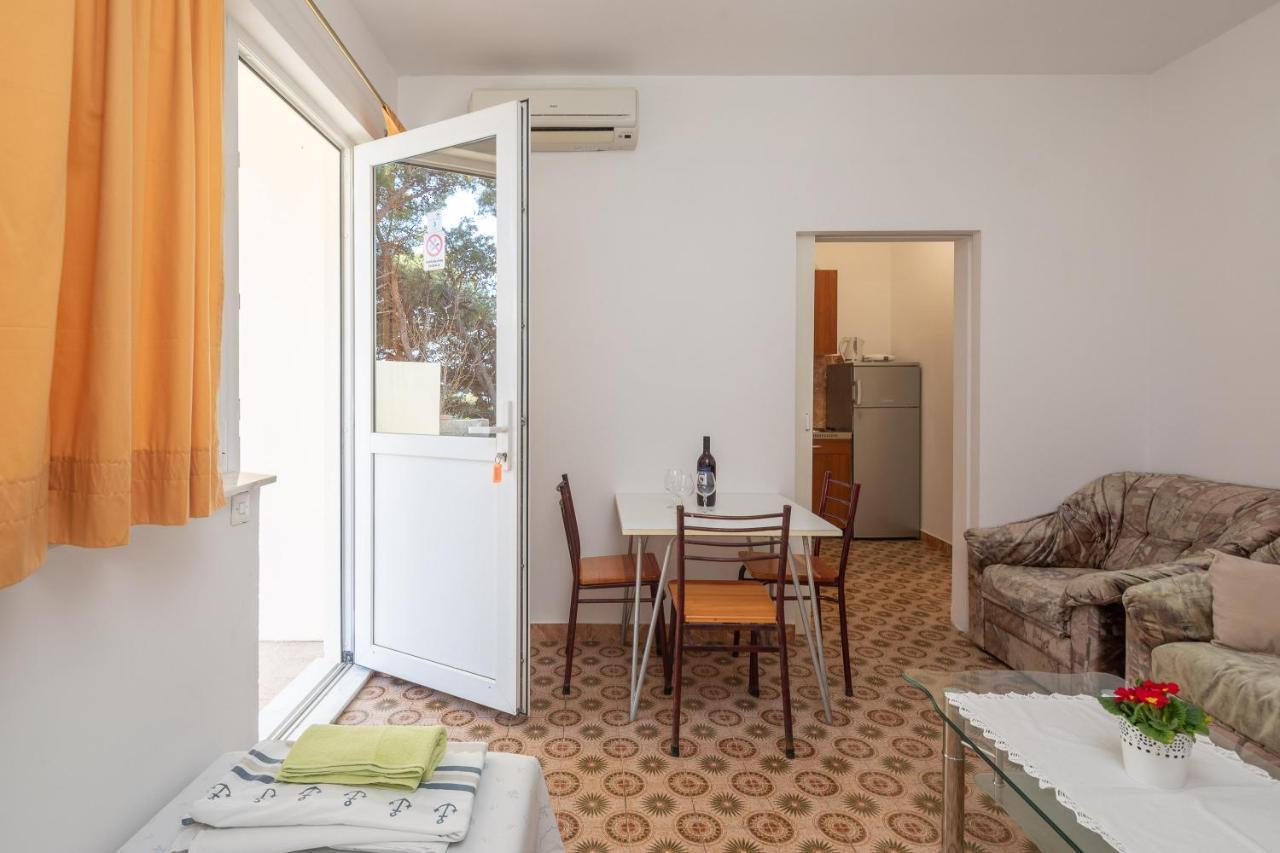 Beach Apartments "Bili Cvitak" Duće المظهر الخارجي الصورة